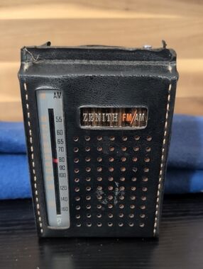 Zenith Black AM/FM Portable Radio with Textured Case Untested